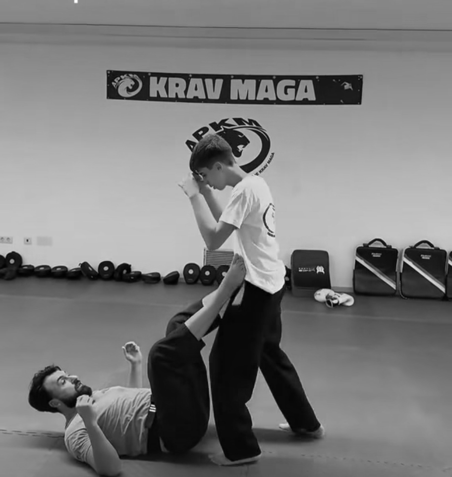 Demonstração técnica de exame de graduação na APKM Krav Maga Lamego